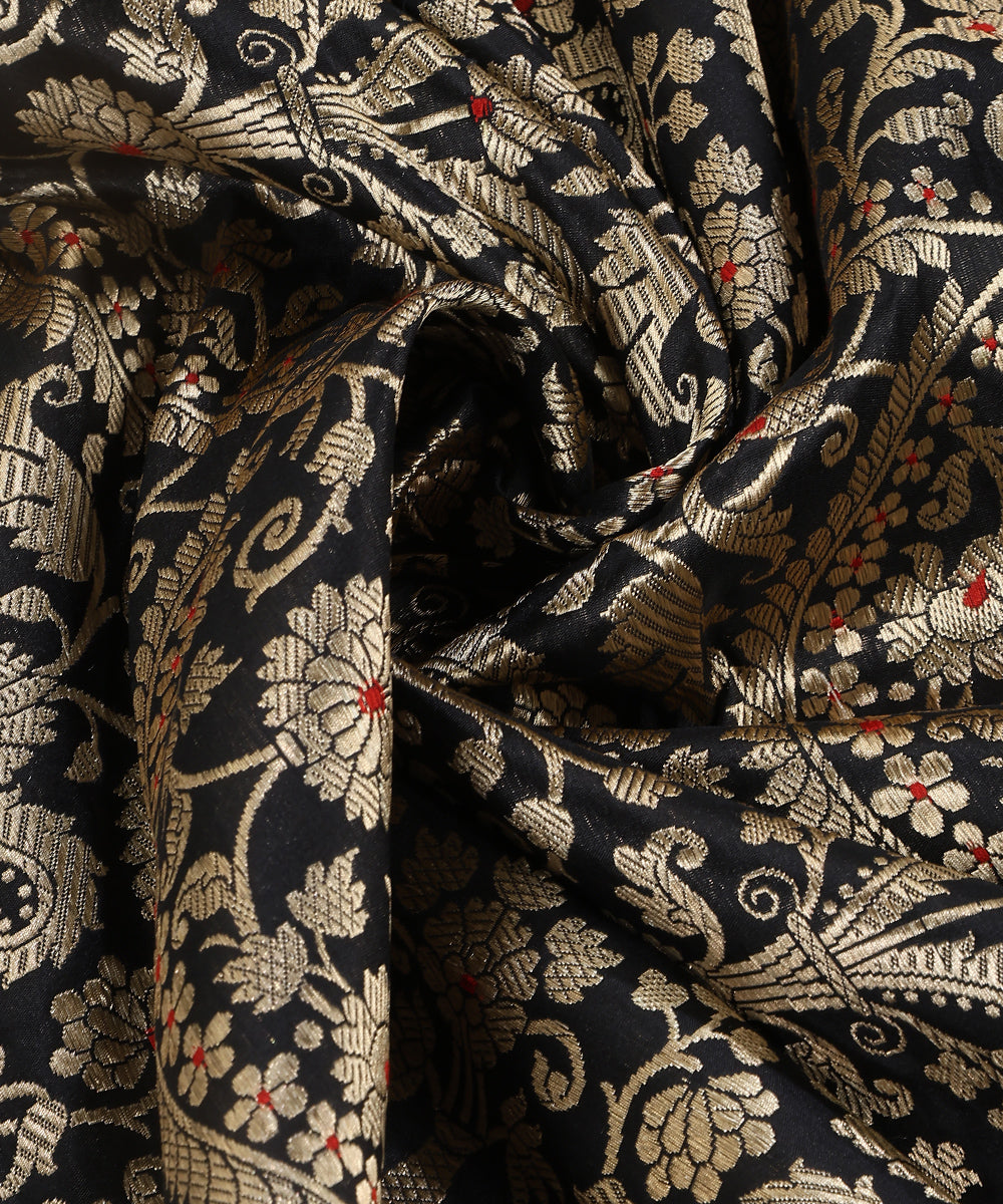 Handloom_Black_Pure_Katan_Silk_Banarasi_Dupatta_With_Kadhwa_Border_And_Green_Meenakari_WeaverStory_05