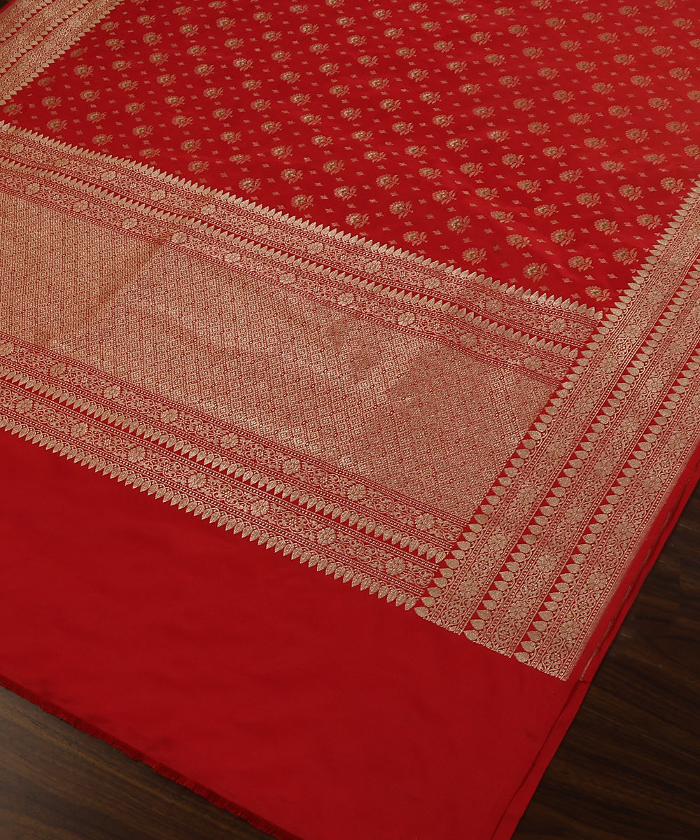 Red_Handloom_Pure_Katan_Silk_Banarasi_Dupatta_With_Mughal_Meenakari_Booti_And_Kadhwa_Border_WeaverStory_03
