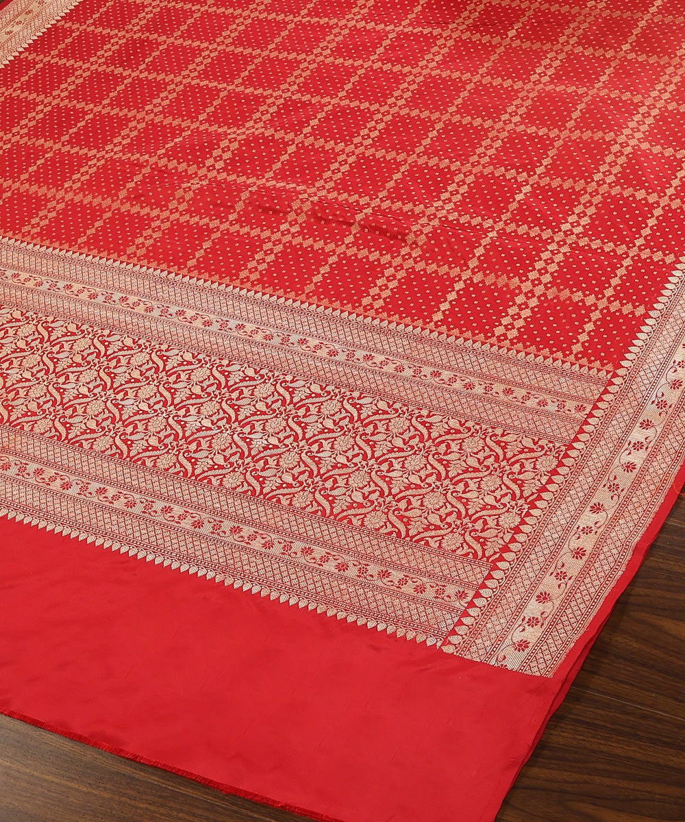 Handloom_Red_Pure_Katan_Silk_Banarasi_Dupatta_With_Zari_Pattern_And_Kadhwa_Border_WeaverStory_03