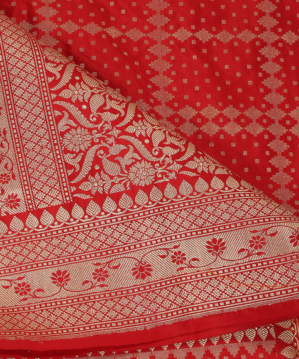 Handloom_Red_Pure_Katan_Silk_Banarasi_Dupatta_With_Zari_Pattern_And_Kadhwa_Border_WeaverStory_04
