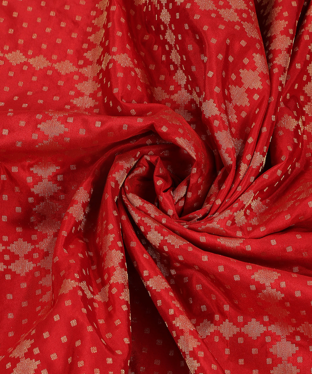 Handloom_Red_Pure_Katan_Silk_Banarasi_Dupatta_With_Zari_Pattern_And_Kadhwa_Border_WeaverStory_05