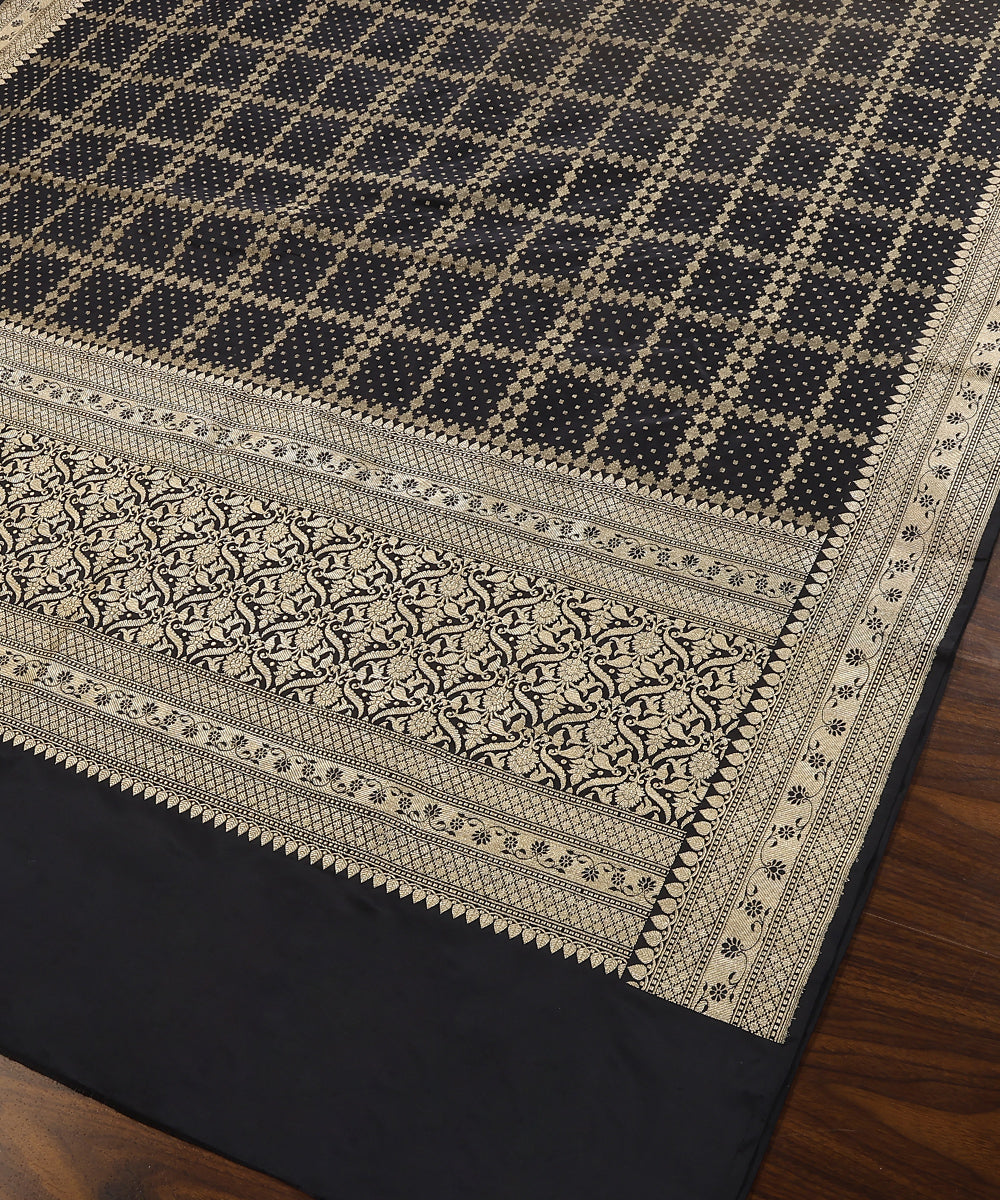 Handloom_Black_Pure_Katan_Silk_Banarasi_Dupatta_With_Kadhwa_Border_And_All_Over_Zari_Pattern_WeaverStory_03