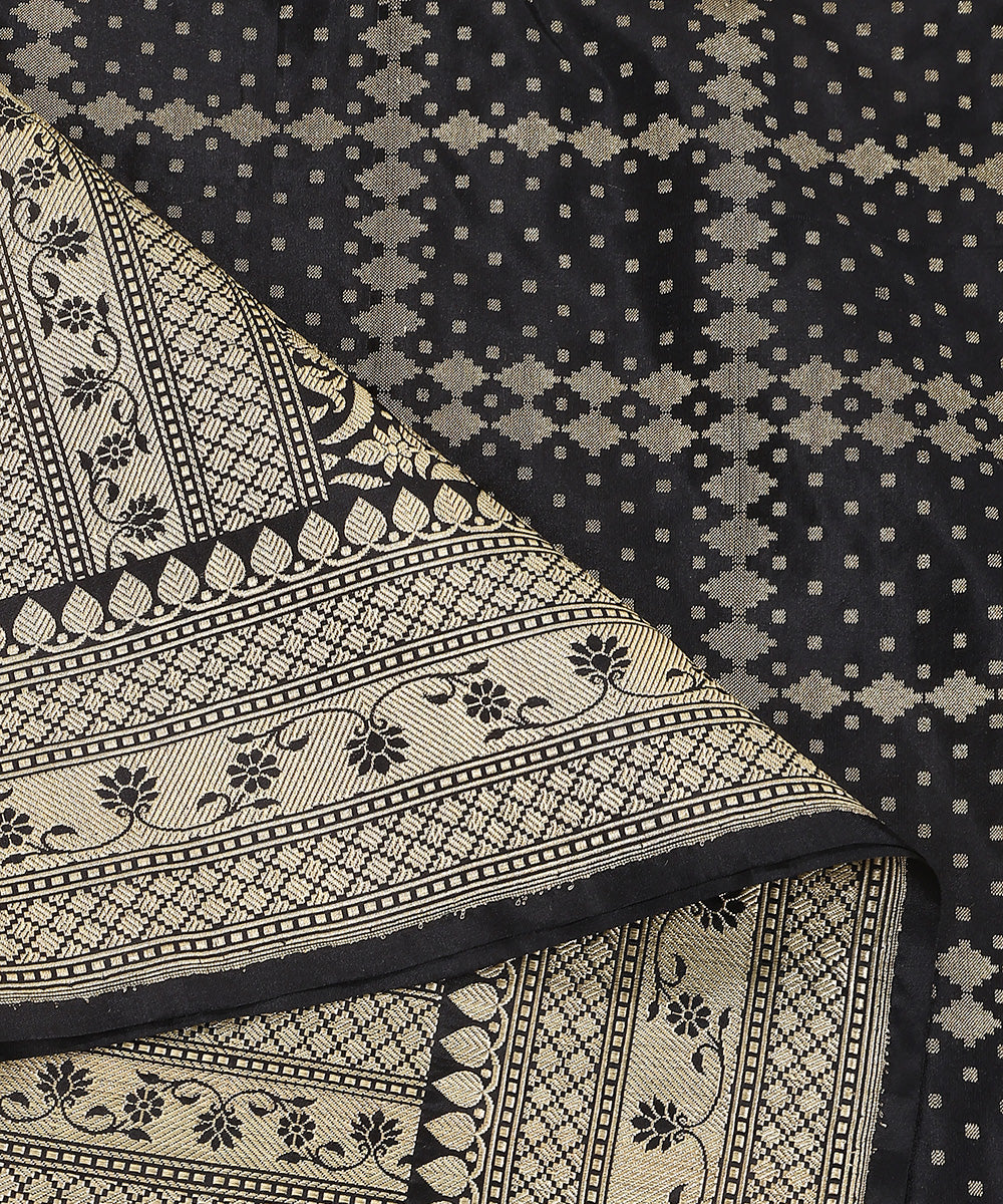 Handloom_Black_Pure_Katan_Silk_Banarasi_Dupatta_With_Kadhwa_Border_And_All_Over_Zari_Pattern_WeaverStory_04