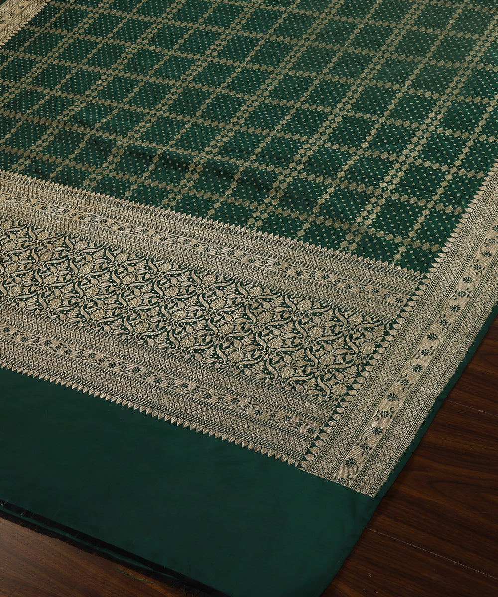 Green_Handloom_Pure_Katan_Silk_Banarasi_Dupatta_With_Kadhwa_Border_And_All_Over_Zari_Pattern_WeaverStory_03