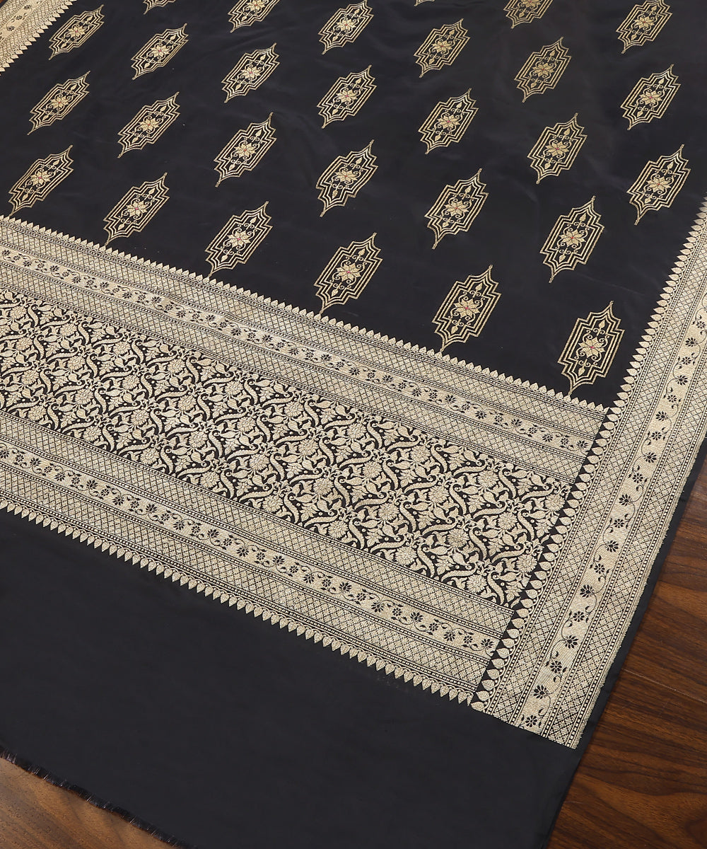 Purple_Handloom_Pure_Katan_Silk_Banarasi_Dupatta_With_Kadhwa_Border_And_Boota_WeaverStory_03