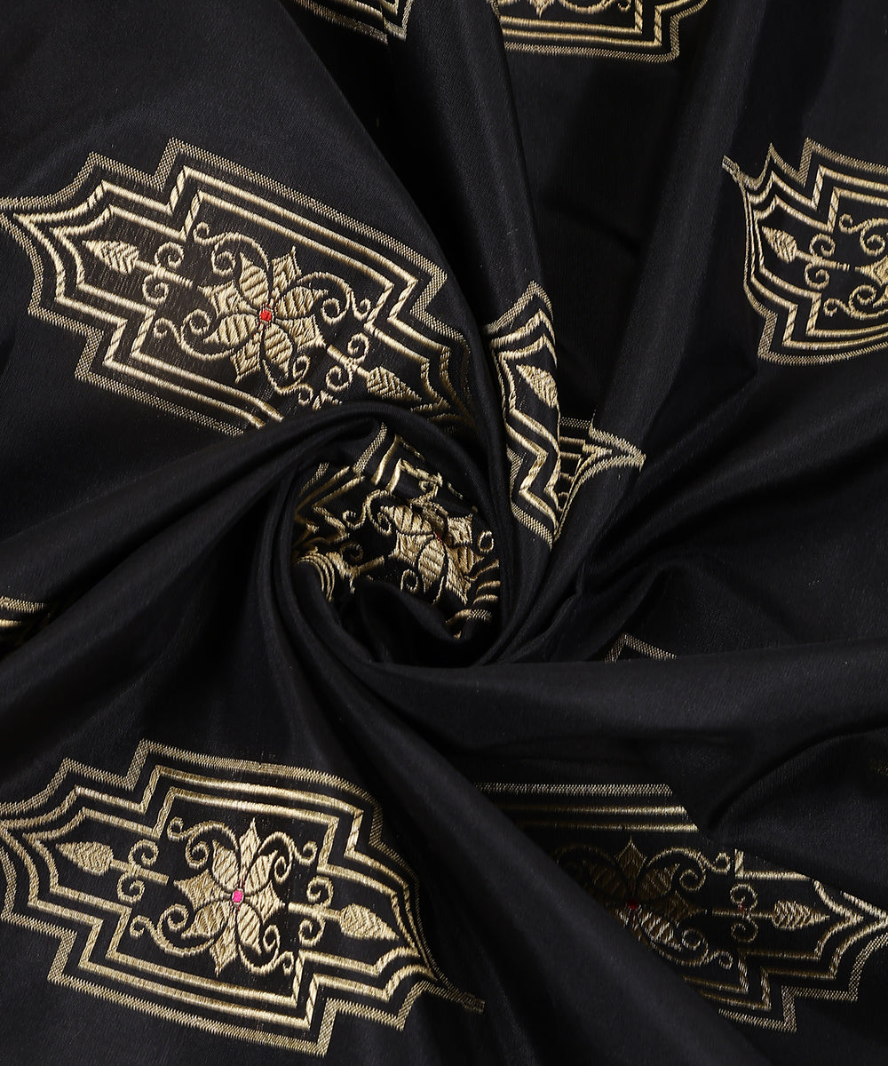 Purple_Handloom_Pure_Katan_Silk_Banarasi_Dupatta_With_Kadhwa_Border_And_Boota_WeaverStory_05