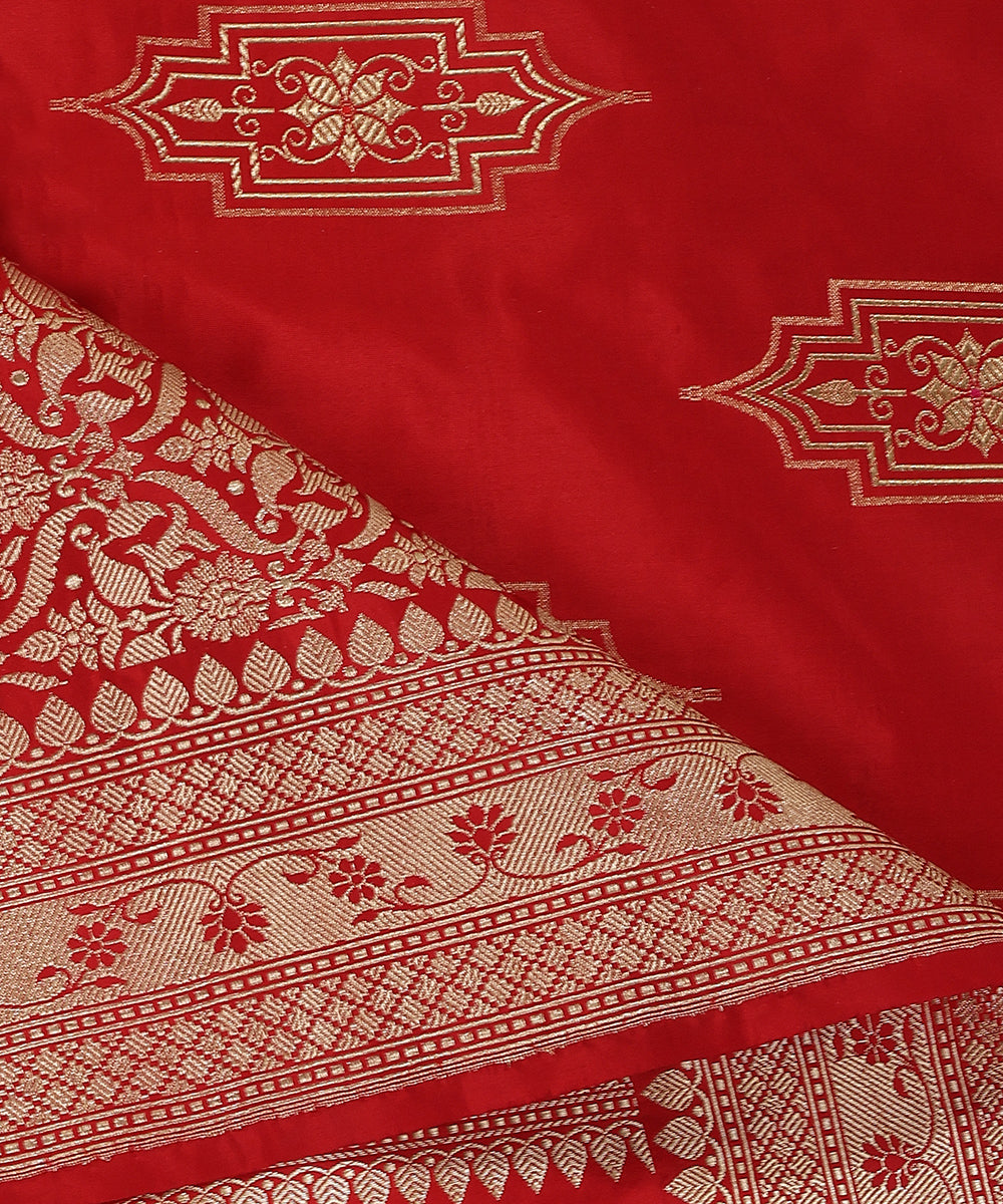 Handloom_Red_Pure_Katan_Silk_Banarasi_Dupatta_With_Big_Boota_And_Kadhwa_Border_WeaverStory_04