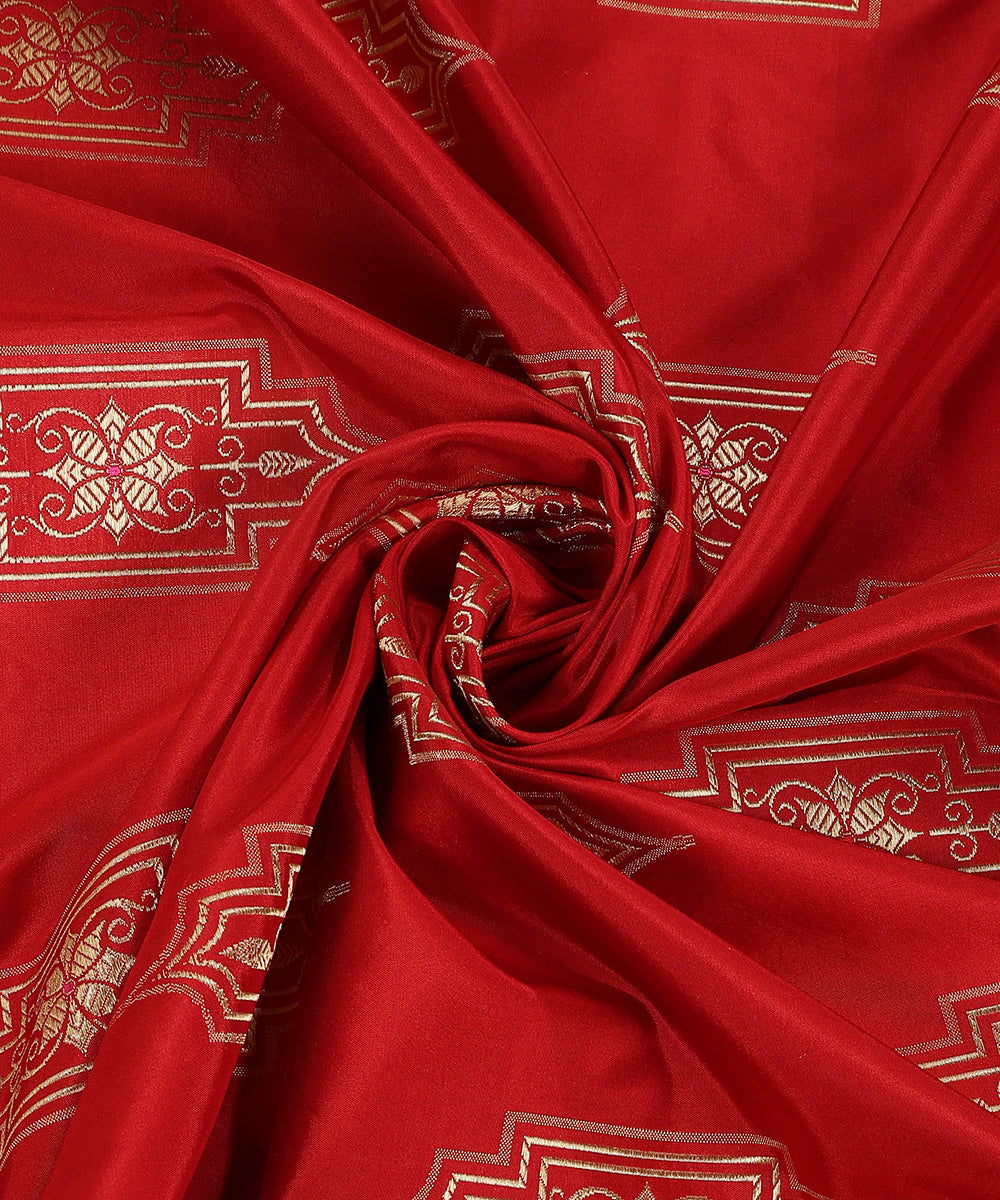 Handloom_Red_Pure_Katan_Silk_Banarasi_Dupatta_With_Big_Boota_And_Kadhwa_Border_WeaverStory_05