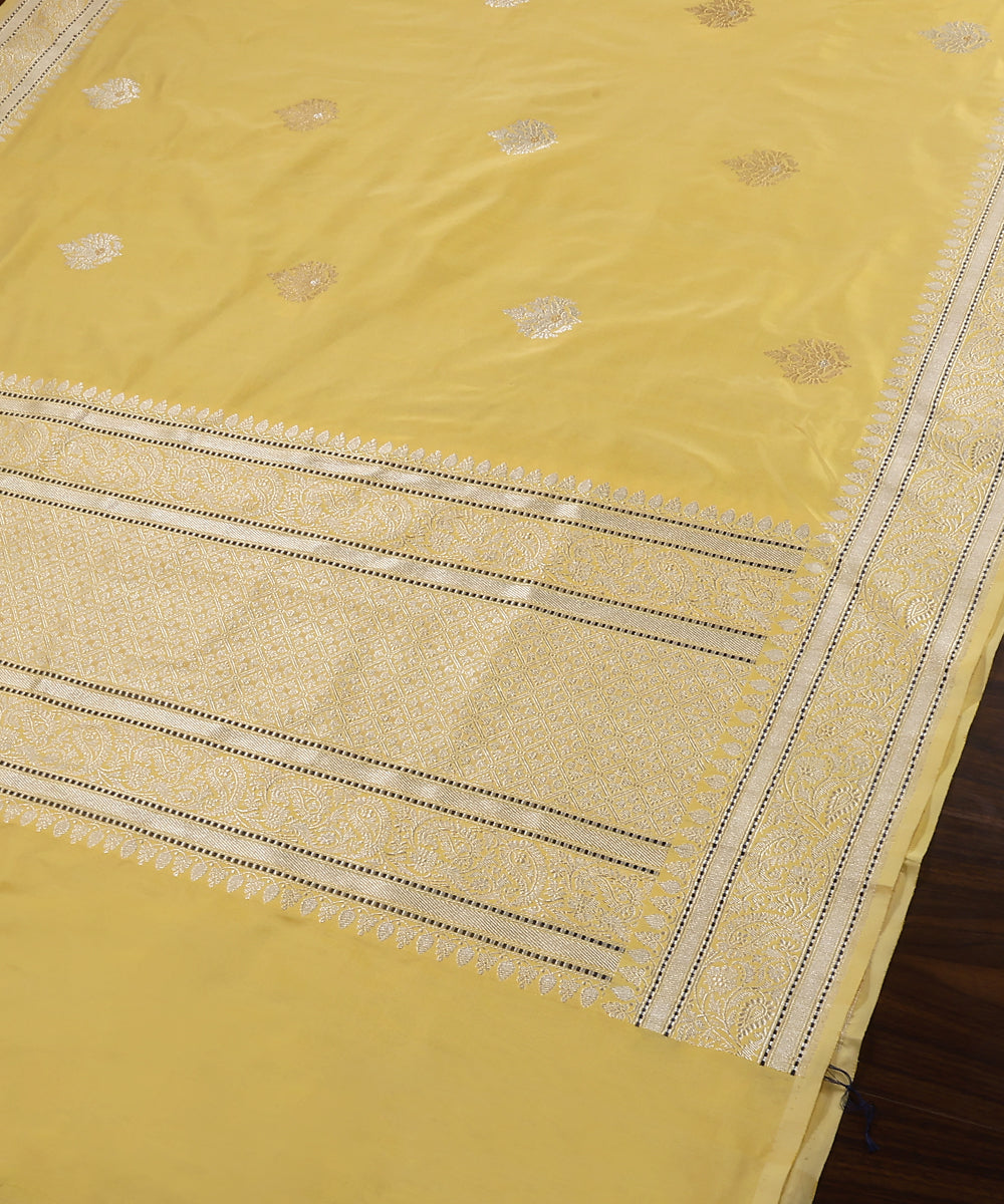 Yellow_Handloom_Pure_Katan_Silk_Banarasi_Dupatta_With_Gold_And_Silver_Zari_Boota_And_Kadhwa_Border_WeaverStory_03