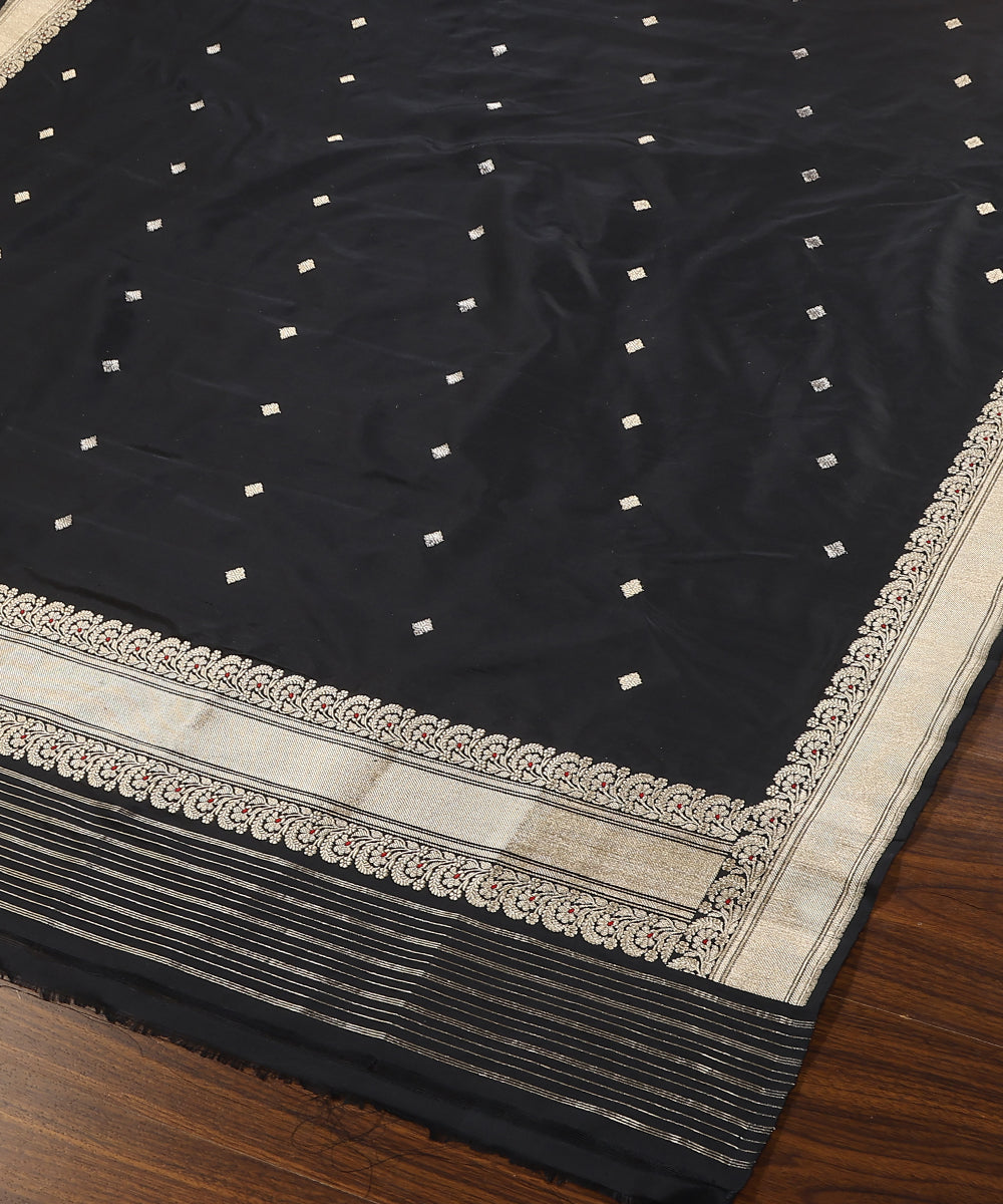 Handloom_Black_Pure_Katan_Silk_Banarasi_Dupatta_With_Kadhwa_Boota_And_Floral_Meenakari_Border_WeaverStory_03