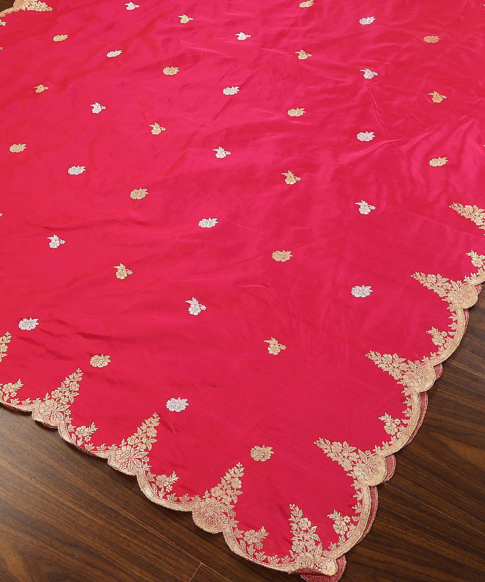 Pink_Handloom_Pure_Katan_Silk_Banarasi_Dupatta_With_Scalloped_Border_And_Booti_WeaverStory_03