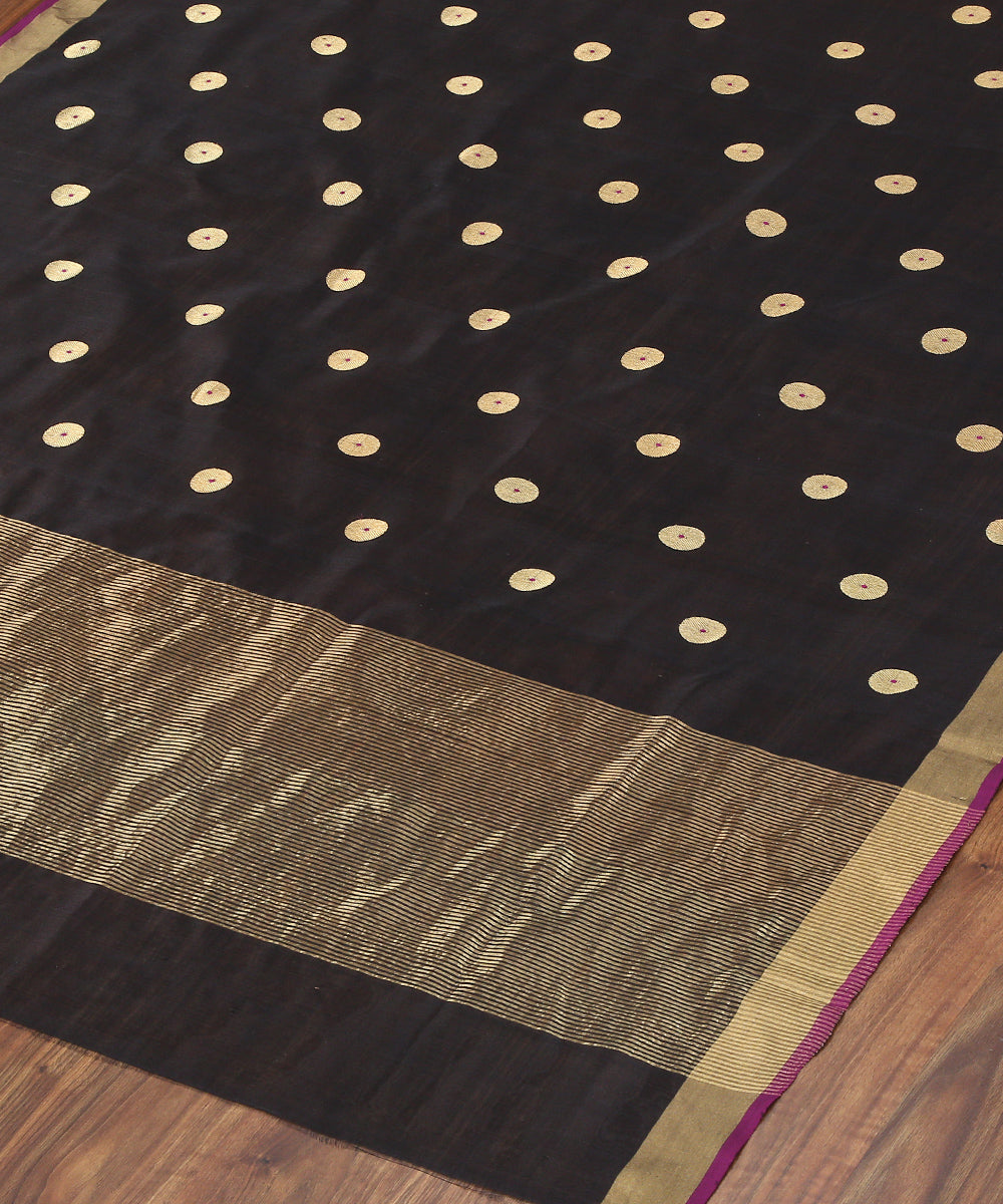 Handloom_Black_Eknaliya_Chanderi_Silk_Dupatta_With_Asharfi_Booti_WeaverStory_03