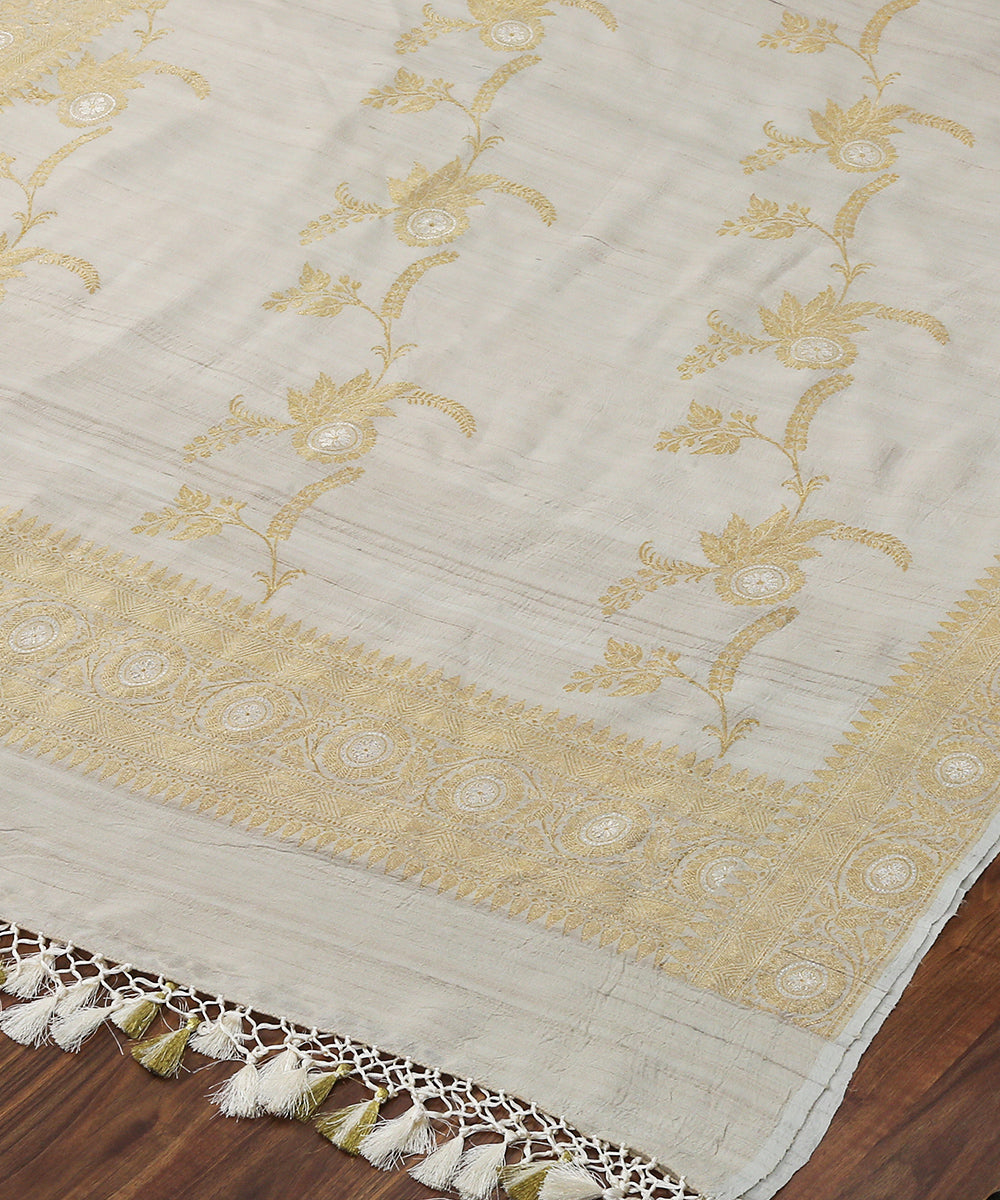 Handloom_White_Tussar_Silk_Kadhwa_Banarasi_Dupatta_with_Aada_Jaal_WeaverStory_03