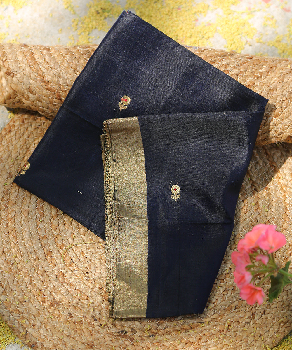 Handloom_Black_Eknaliya_Chanderi_Silk_Dupatta_With_Zari_Booti_WeaverStory_01