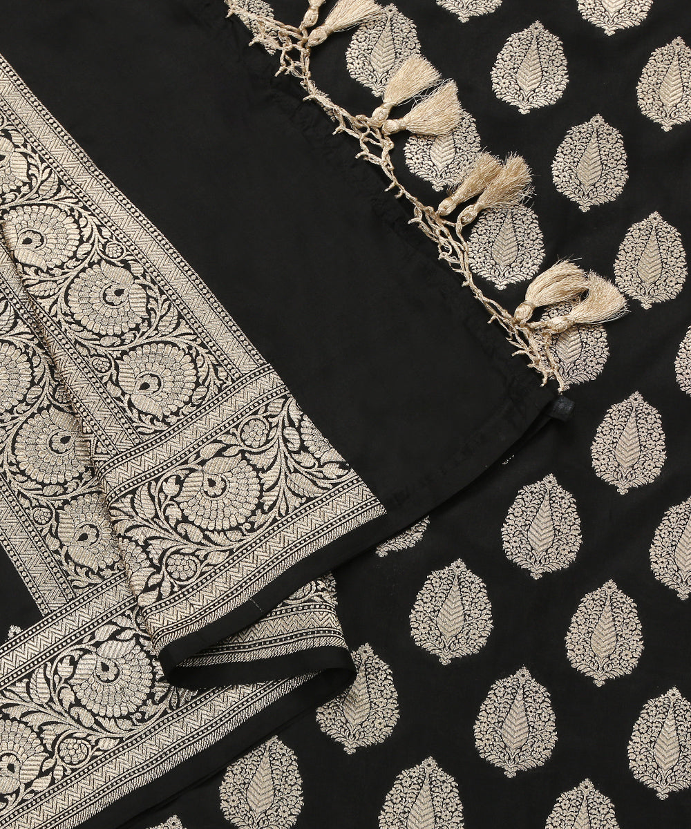 Handloom_Black_Pure_Katan_Silk_Banarasi_Dupatta_With_Leaf_Motifs_And_Floral_Border_WeaverStory_04