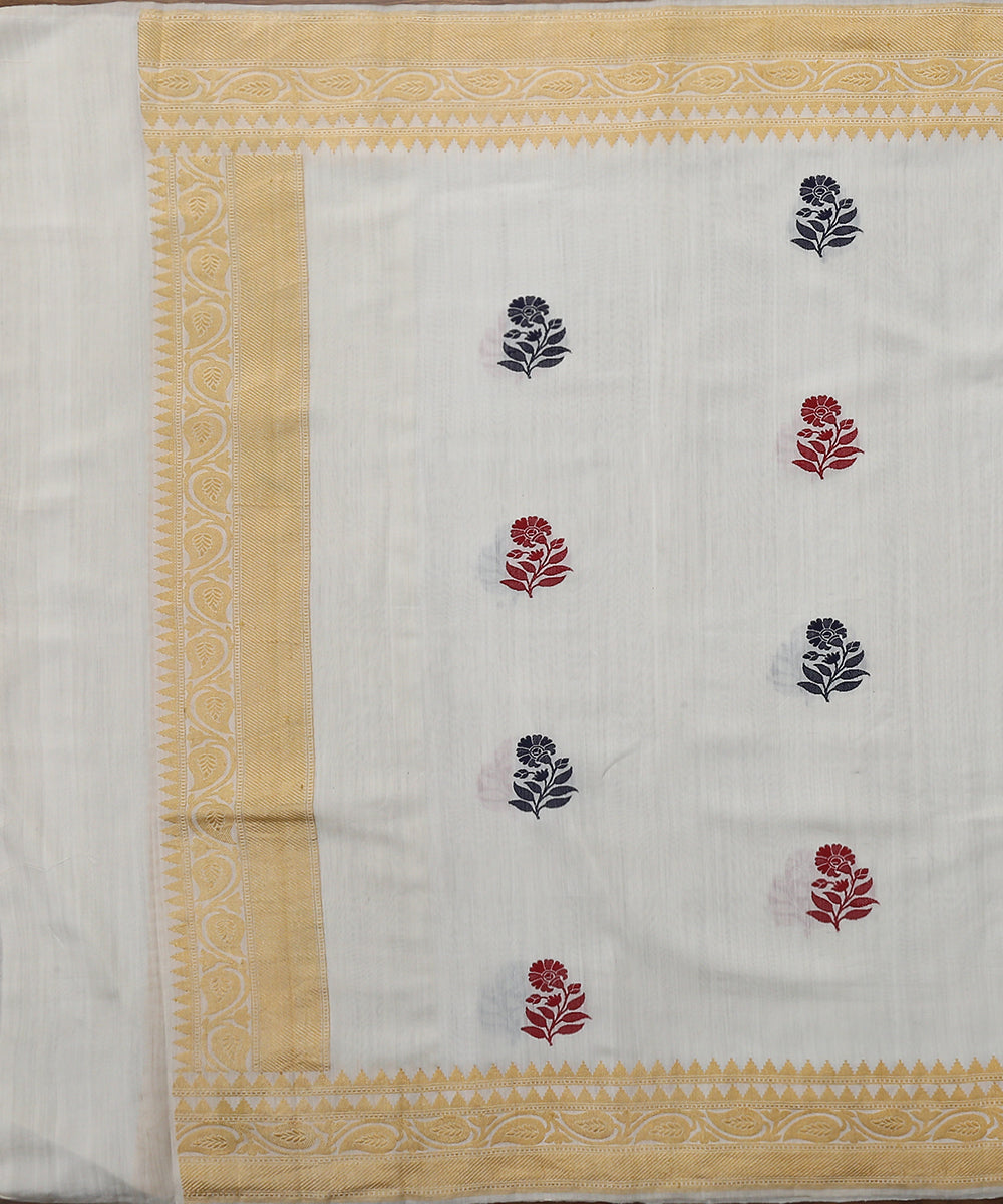 Handloom_White_Moonga_Silk_Banarasi_Dupatta_with_Intricate_Booti_WeaverStory_02