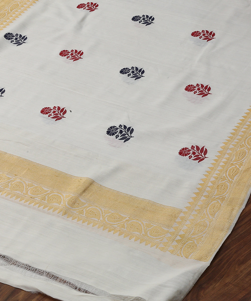 Handloom_White_Moonga_Silk_Banarasi_Dupatta_with_Intricate_Booti_WeaverStory_03