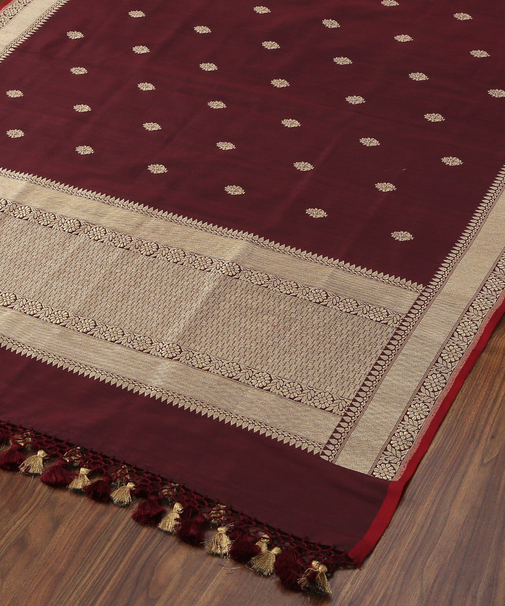 Wine_Handloom_Pure_Katan_Silk_Banarasi_Dupatta_With_Kadhwa_Booti_and_Red_Selvedge_WeaverStory_03