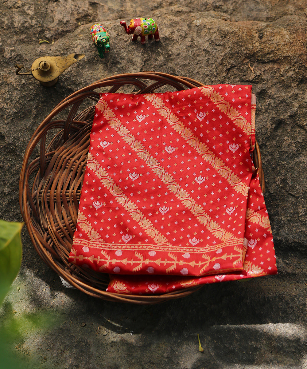 Handloom_Red_Pure_Katan_Silk_Banarasi_Dupatta_with_Aada_Jamdani_Jaal_WeaverStory_01
