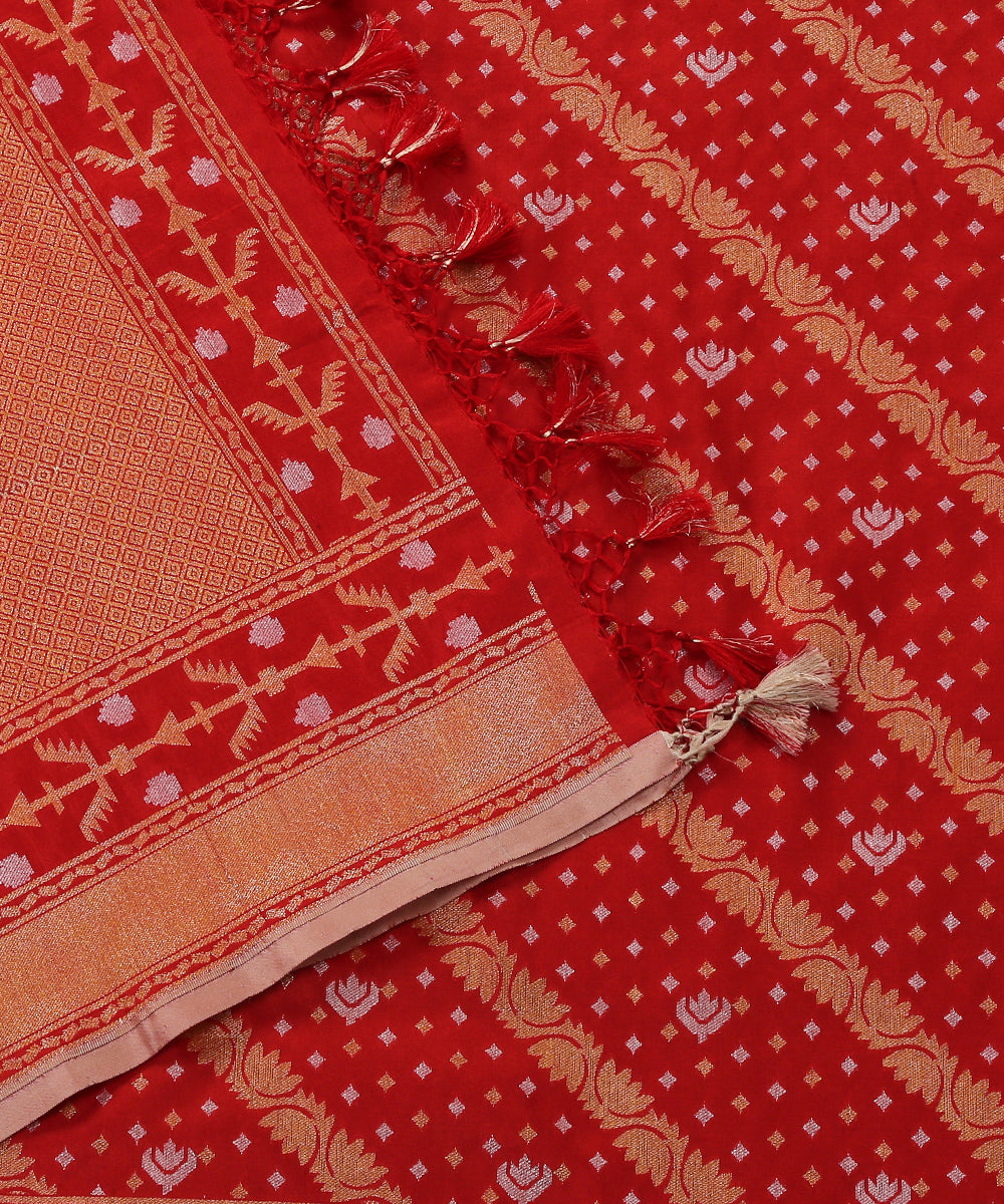Handloom_Red_Pure_Katan_Silk_Banarasi_Dupatta_with_Aada_Jamdani_Jaal_WeaverStory_04