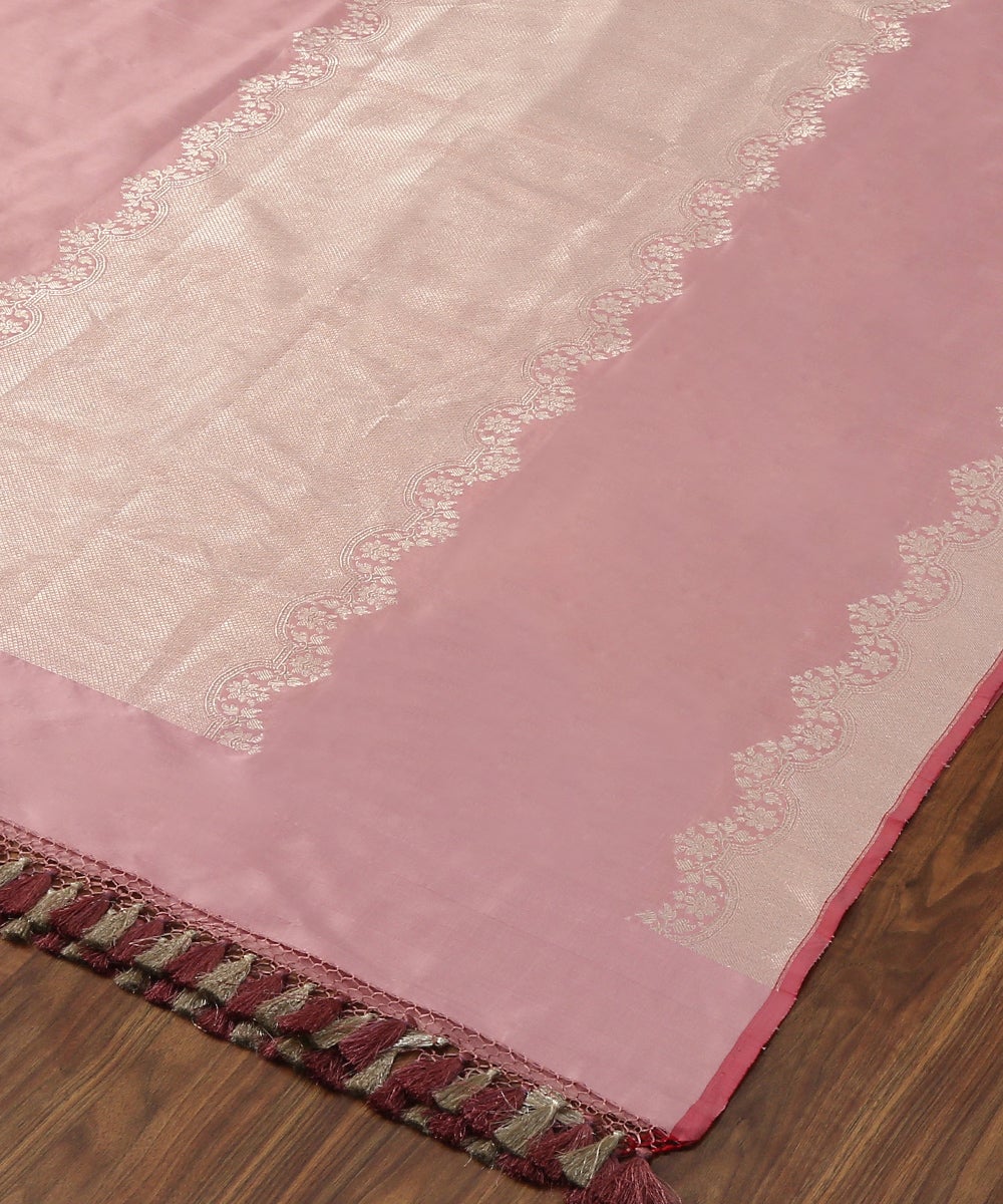 Handloom_Blush_Pink_Pure_Katan_Silk_Banarasi_Dupatta_with_Kadhwa_Border_WeaverStory_03