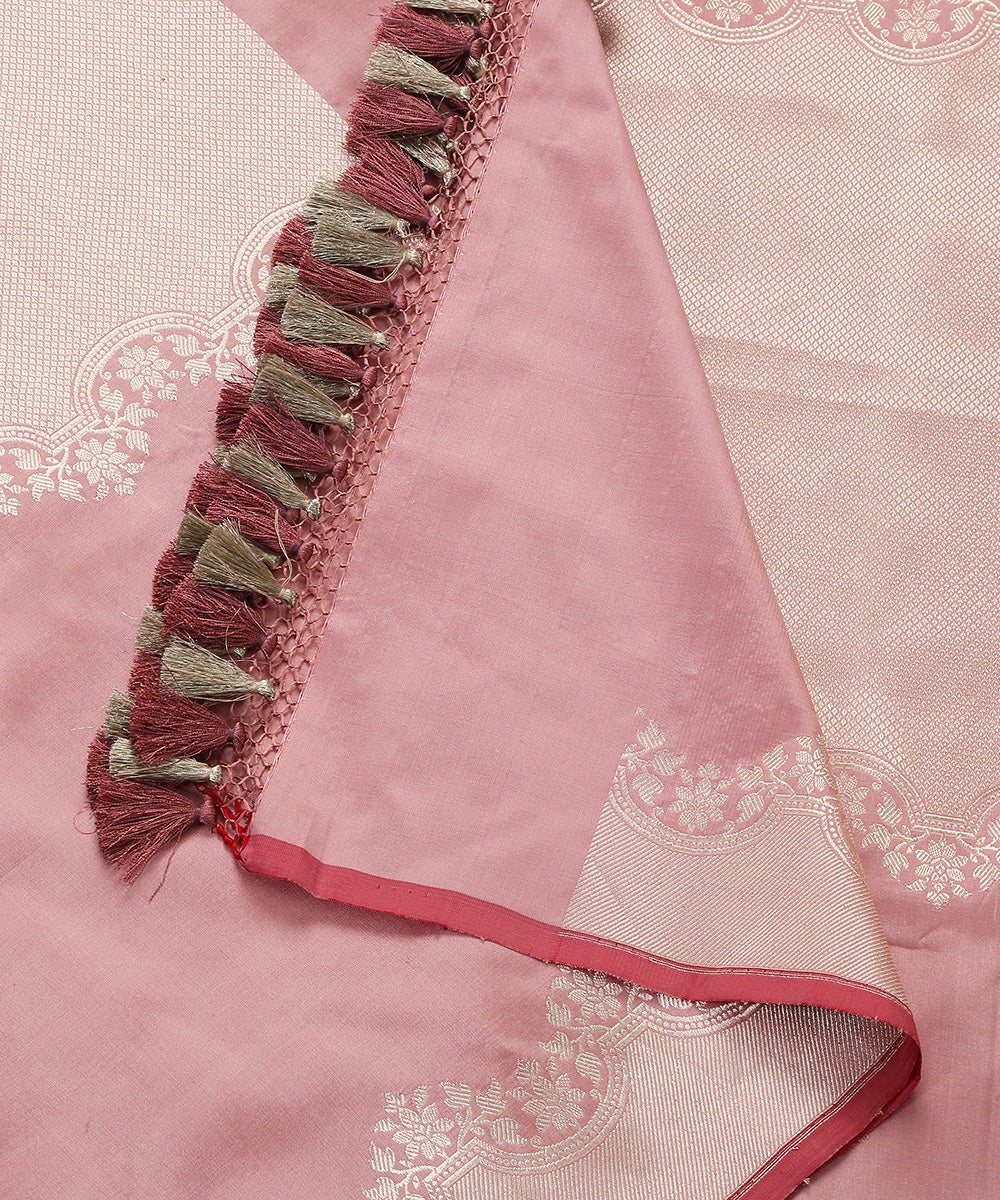 Handloom_Blush_Pink_Pure_Katan_Silk_Banarasi_Dupatta_with_Kadhwa_Border_WeaverStory_04