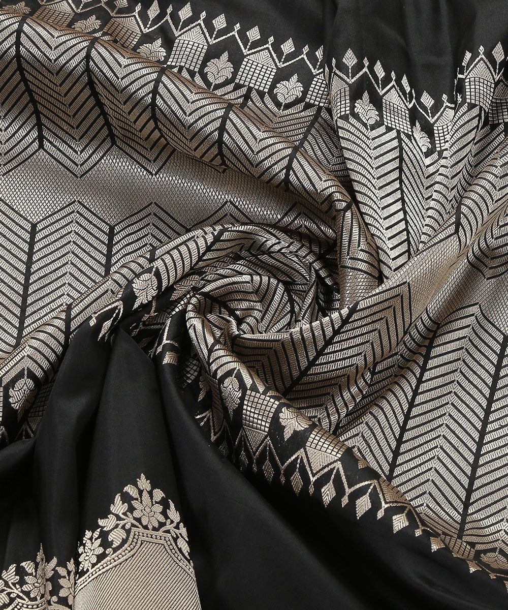 Black_Handloom_Kadhwa_Pure_Katan_Silk_Banarasi_Dupatta_With_Floral_Silver_Zari_Yellow_Border_WeaverStory_05