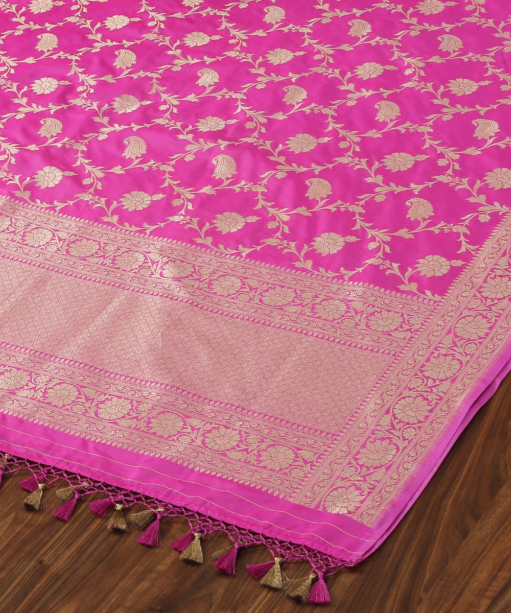 Handloom_Gulabi_Pink_Pure_Katan_Silk_Cutwork_Banarasi_Dupatta_with_Jangla_Design_WeaverStory_03