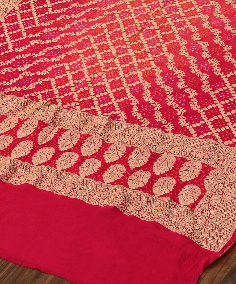 Pink_And_Orange_Dual_Tone_Georgette_Cutwork_Handloom_Banarasi_Bandhej_Dupatta_with_Golden_Zari_Jaal_WeaverStory_03