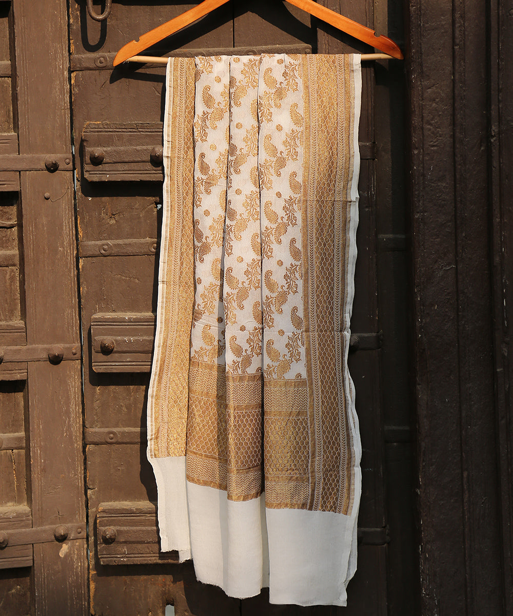 Handloom_White_Georgette_Banarasi_Dupatta_with_Floral_Zari_Jaal_WeaverStory_01