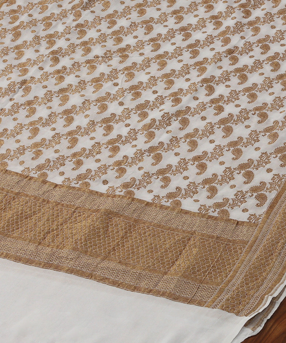 Handloom_White_Georgette_Banarasi_Dupatta_with_Floral_Zari_Jaal_WeaverStory_03