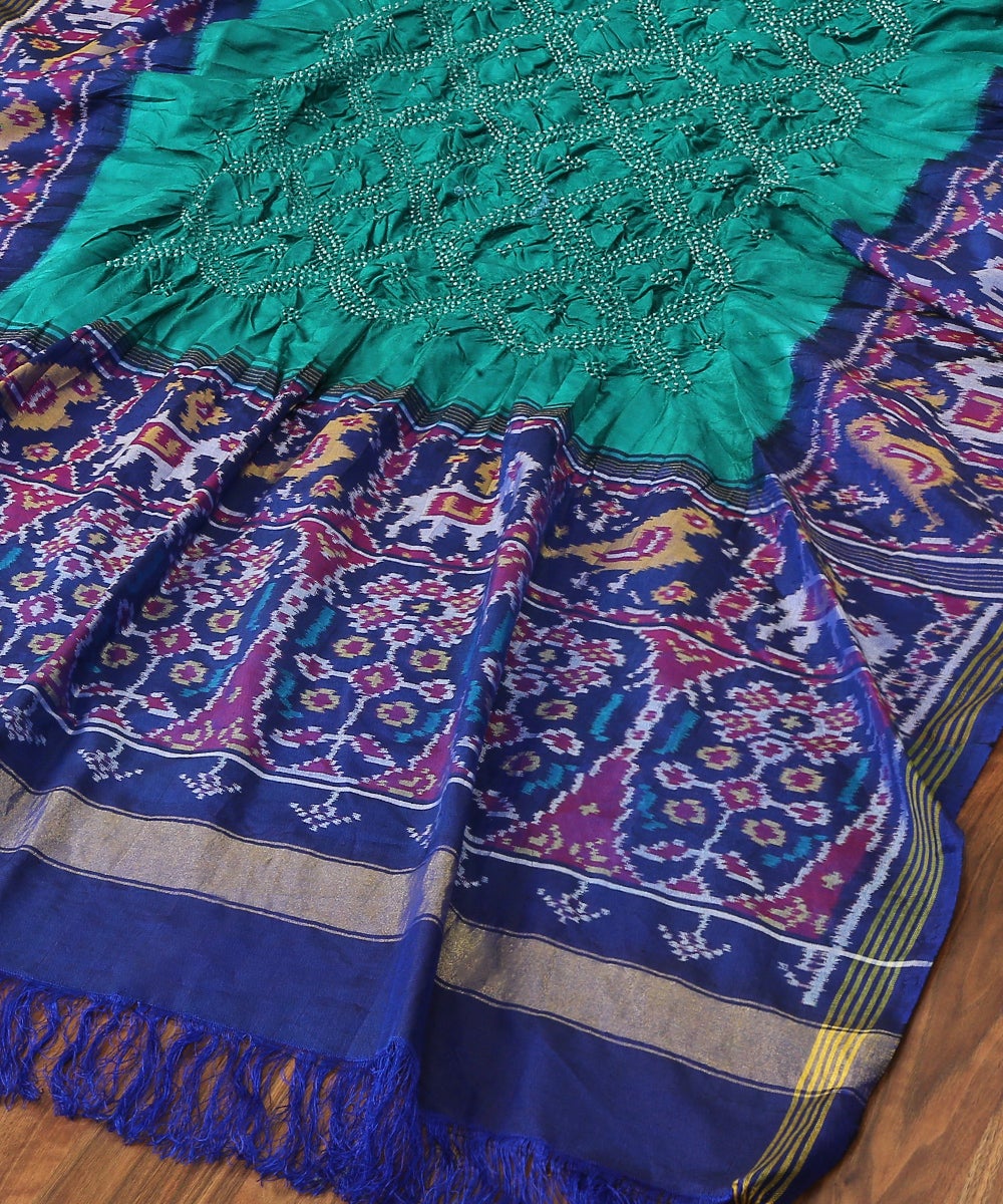 Handloom_Green_and_Blue_Dual_tone_Mulberry_Silk_Ikat_Bandhej_Dupatta_WeaverStory_03