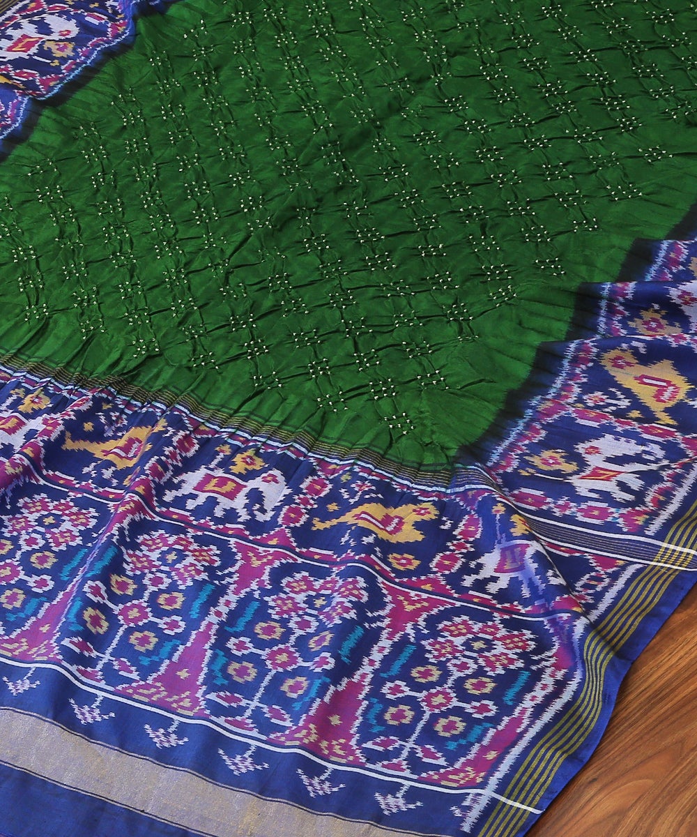 Handloom_Green_and_Blue_Dual_tone_Mulberry_Silk_Ikat_Bandhej_Dupatta_WeaverStory_03