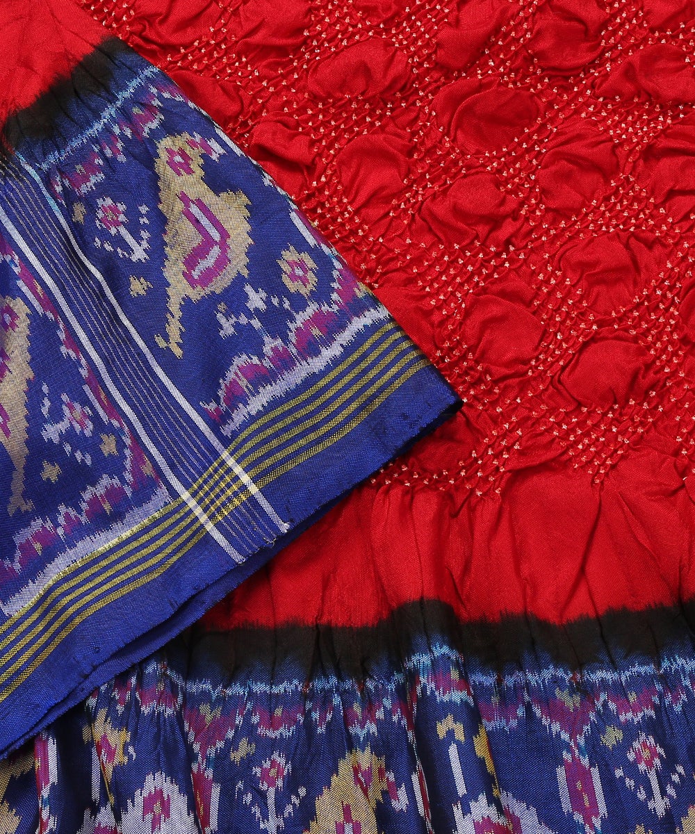 Handloom_Blue_and_Red_Dual_tone_Mulberry_Silk_Ikat_Bandhej_Dupatta_WeaverStory_04