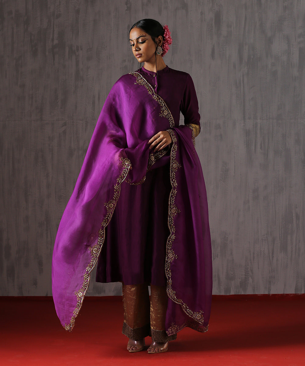 Purple_Handloom_Organza_Banarasi_Dupatta_With_Scalloped_Zardozi_Border_WeaverStory_02