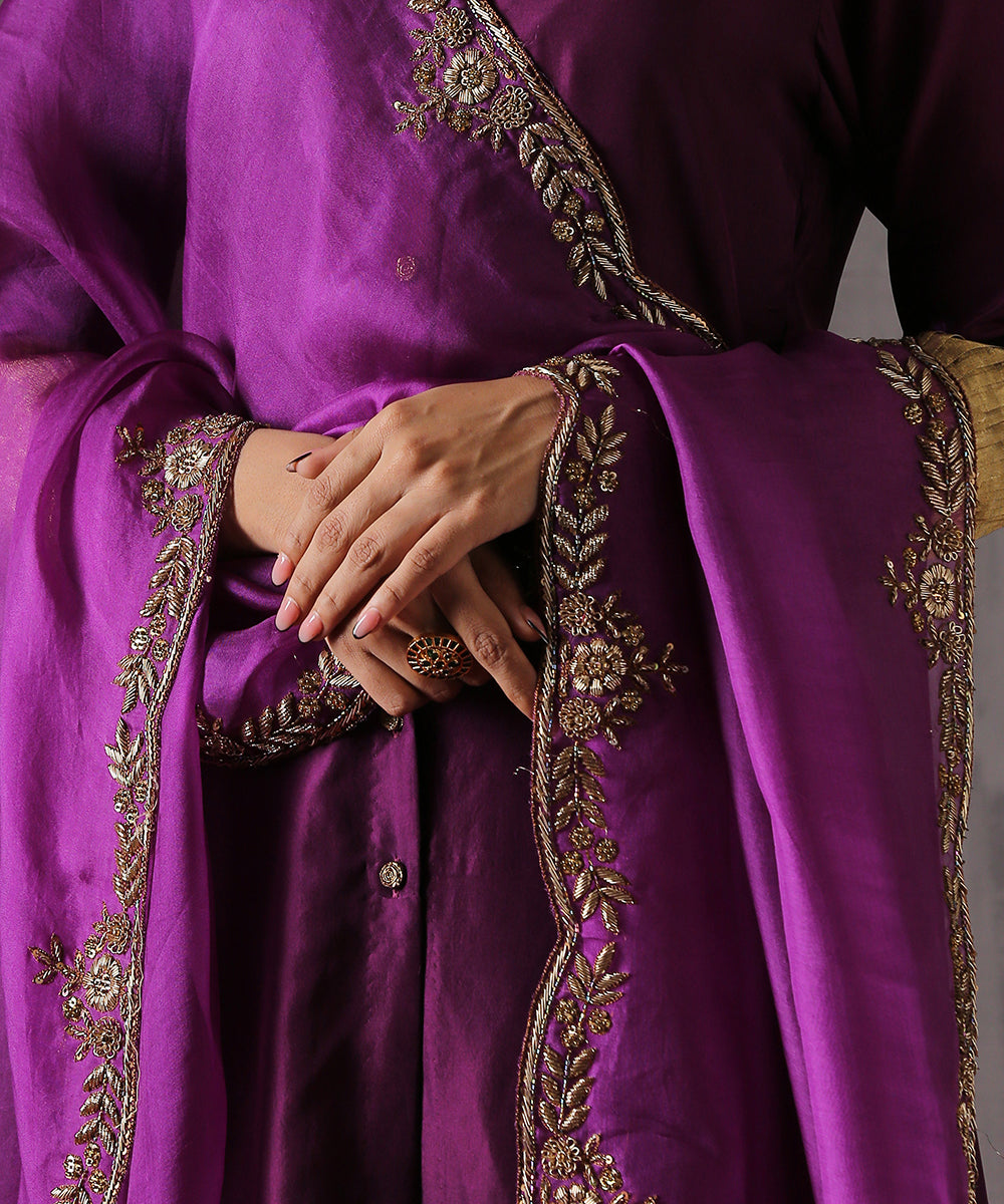 Purple_Handloom_Organza_Banarasi_Dupatta_With_Scalloped_Zardozi_Border_WeaverStory_03