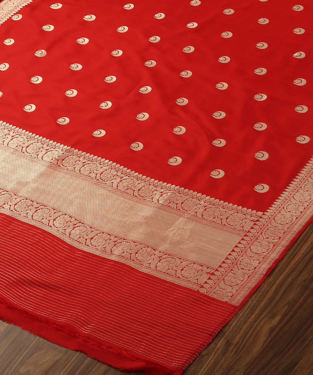 Handloom_Red_Pure_Katan_Silk_Banarasi_Dupatta_with_Kadhwa_Chaand_Boota_WeaverStory_03