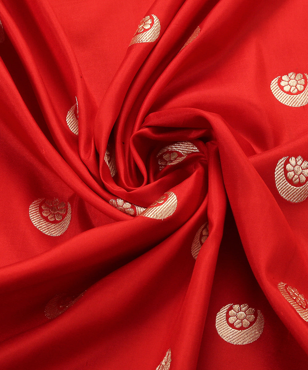Handloom_Red_Pure_Katan_Silk_Banarasi_Dupatta_with_Kadhwa_Chaand_Boota_WeaverStory_05