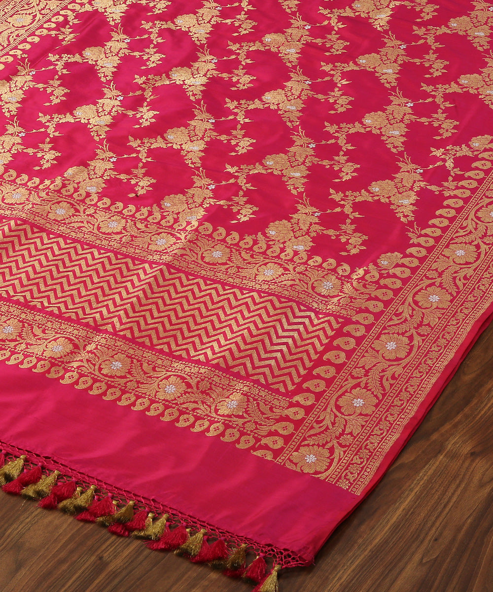 Handloom_Pink_Pure_Katan_Silk_Kadhwa_Jangla_Banarasi_Dupatta_WeaverStory_03
