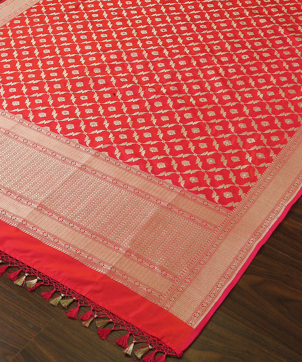 Pink_And_Orange_Handloom_Dual_Tone_Pure_Katan_Silk_Banarasi_Dupatta_with_Cutwork_Jaal_WeaverStory_03