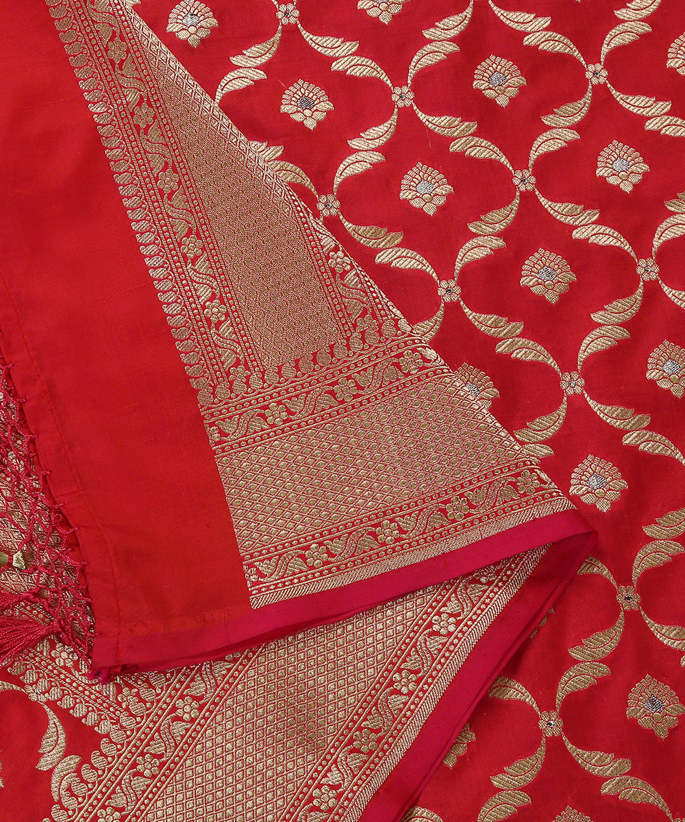 Pink_And_Orange_Handloom_Dual_Tone_Pure_Katan_Silk_Banarasi_Dupatta_with_Cutwork_Jaal_WeaverStory_04