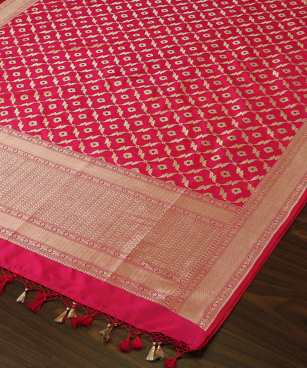 Handloom_Pink_Dual_Tone_Pure_Katan_Silk_Banarasi_Dupatta_with_Jangla_Design_WeaverStory_03