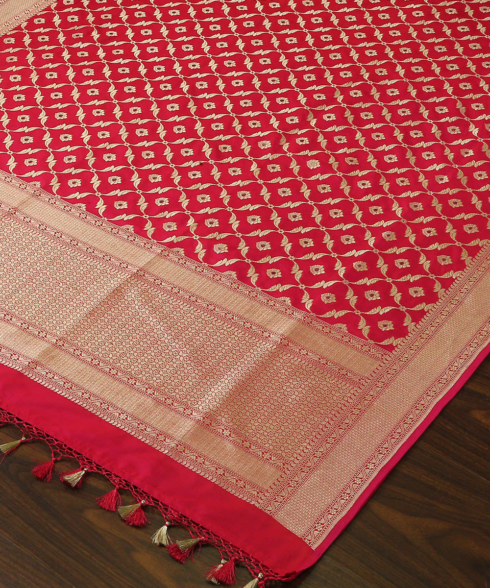 Pink_Dual_Tone_Handloom_Pure_Katan_Silk_Banarasi_Dupatta_with_Diamond_Cutwork_Jaal_WeaverStory_03