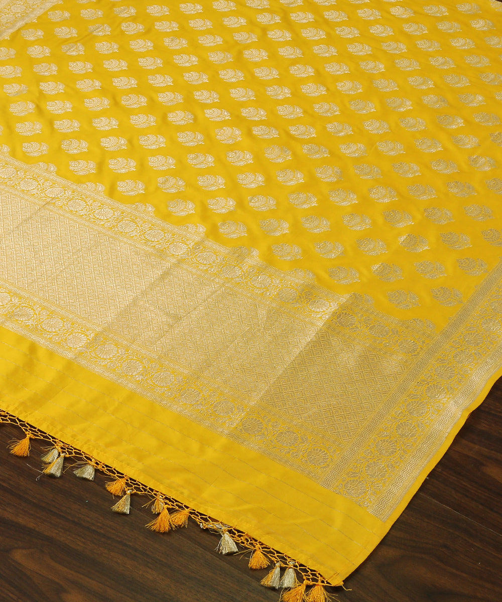 Yellow_Handloom_Pure_Katan_Silk_Banarasi_Dupatta_with_Cutwork_Booti_WeaverStory_03