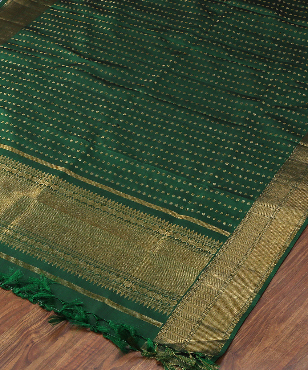 Handloom_Emerald_Green_Pure_Zari_Kanjivaram_Dupatta_With_Gold_Border_And_Booti_WeaverStory_03