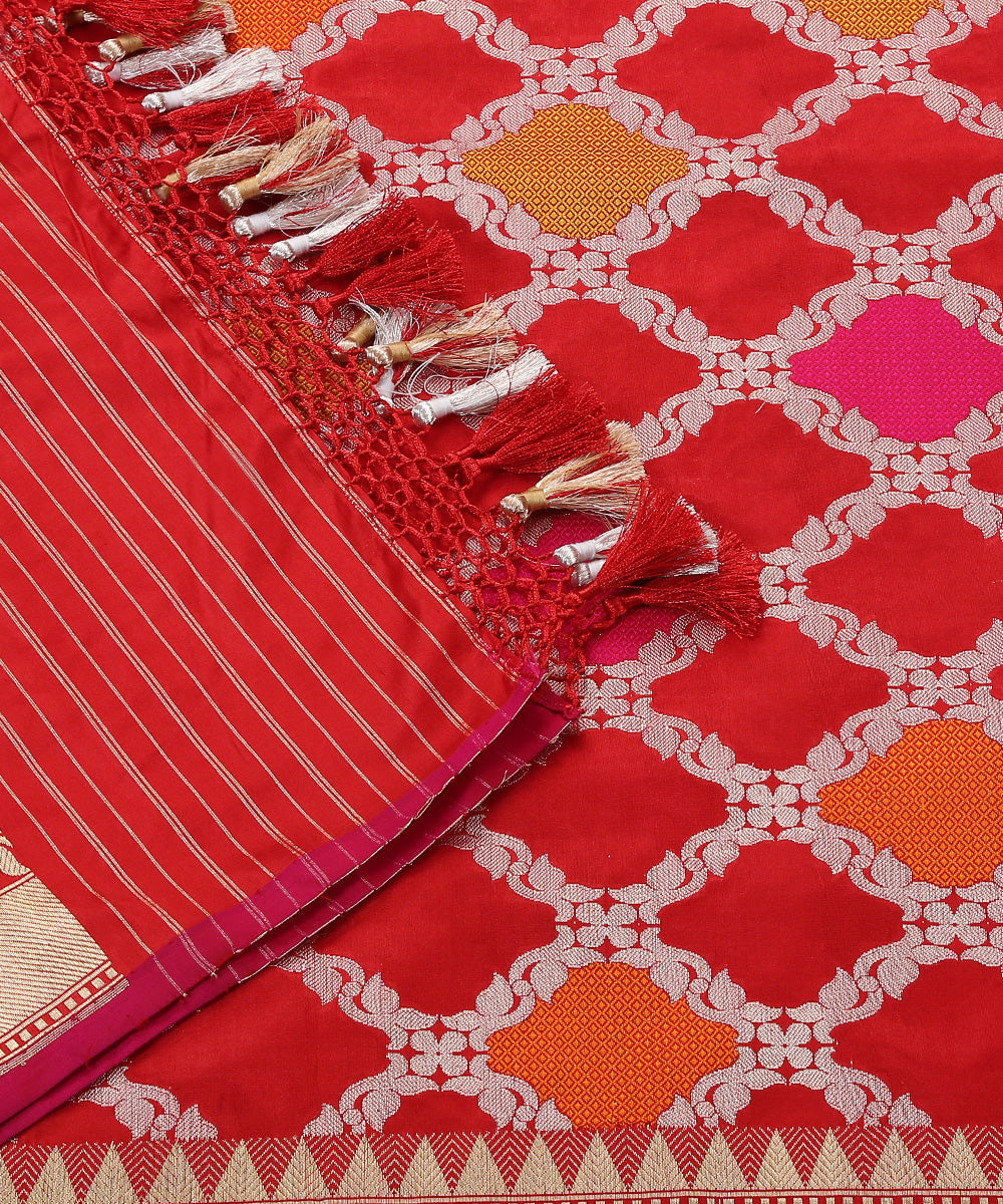 Red_Handloom_Pure_Katan_Silk_Rangkaat_Banarasi_Dupatta_WeaverStory_04