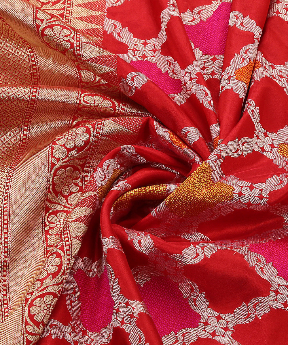 Red_Handloom_Pure_Katan_Silk_Rangkaat_Banarasi_Dupatta_WeaverStory_05