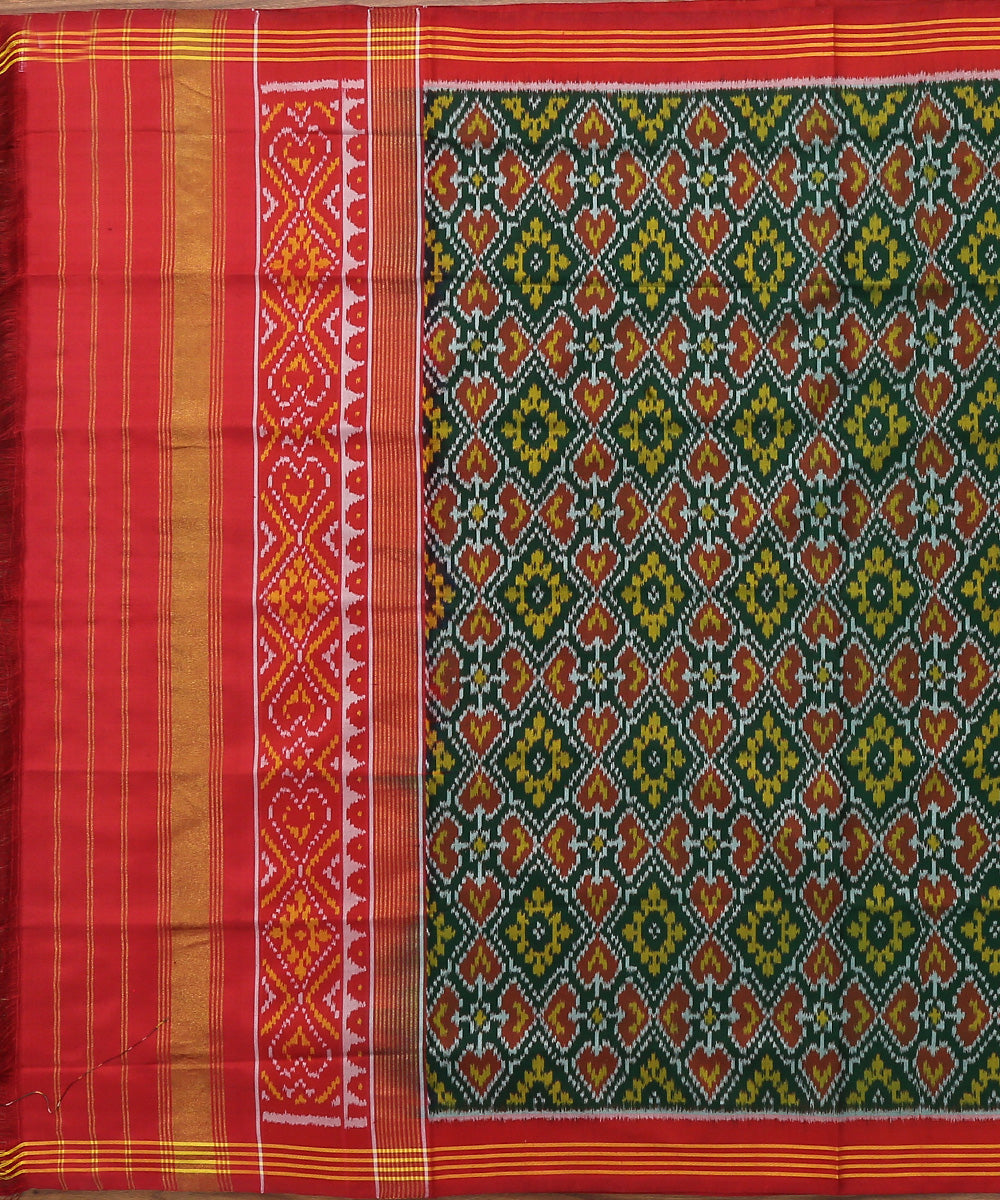 Handloom_Green_8_Ply_Mulberry_Silk_Patola_Dupatta_With_Red_Border_And_Pallu_WeaverStory_02