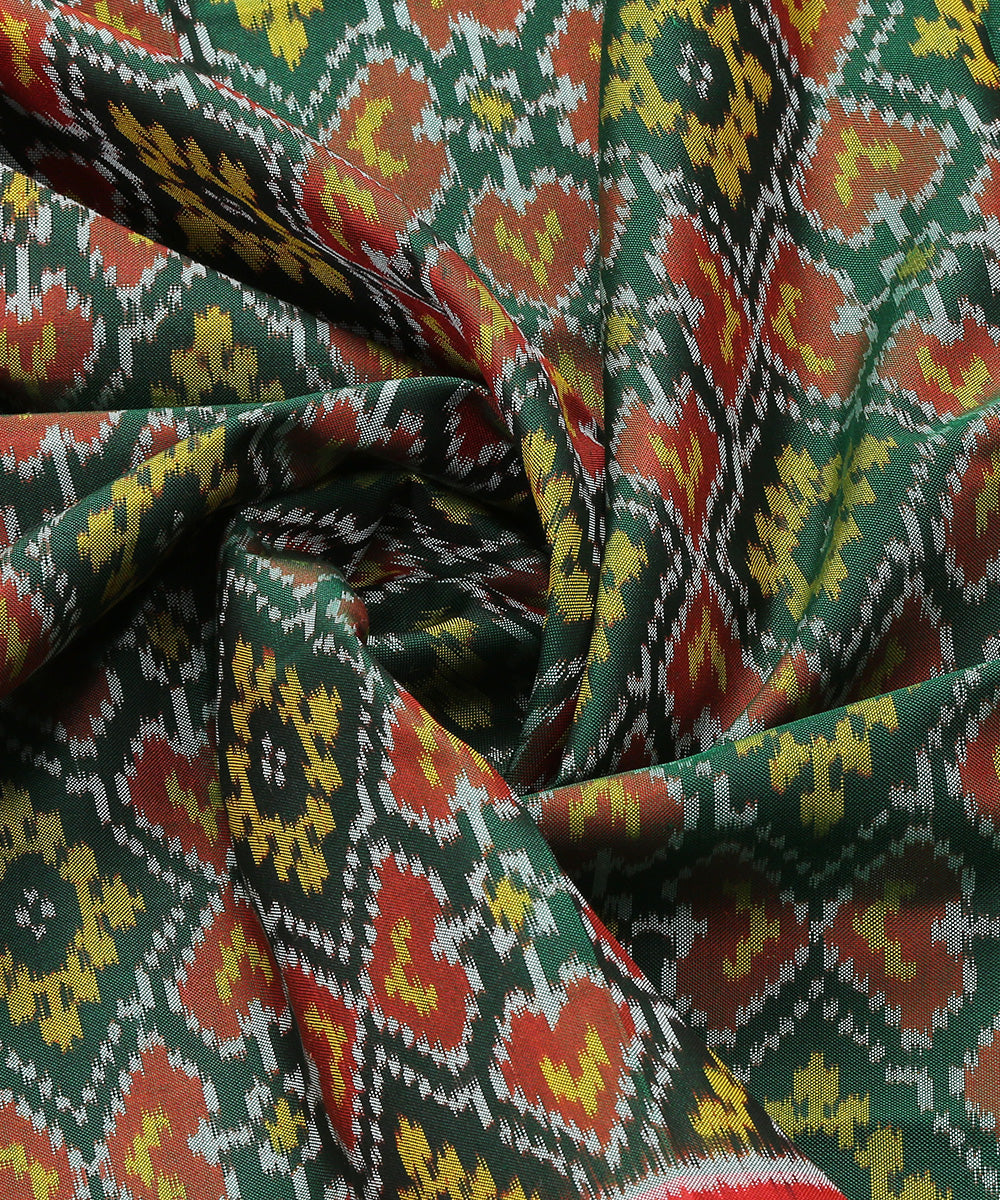 Handloom_Green_8_Ply_Mulberry_Silk_Patola_Dupatta_With_Red_Border_And_Pallu_WeaverStory_05