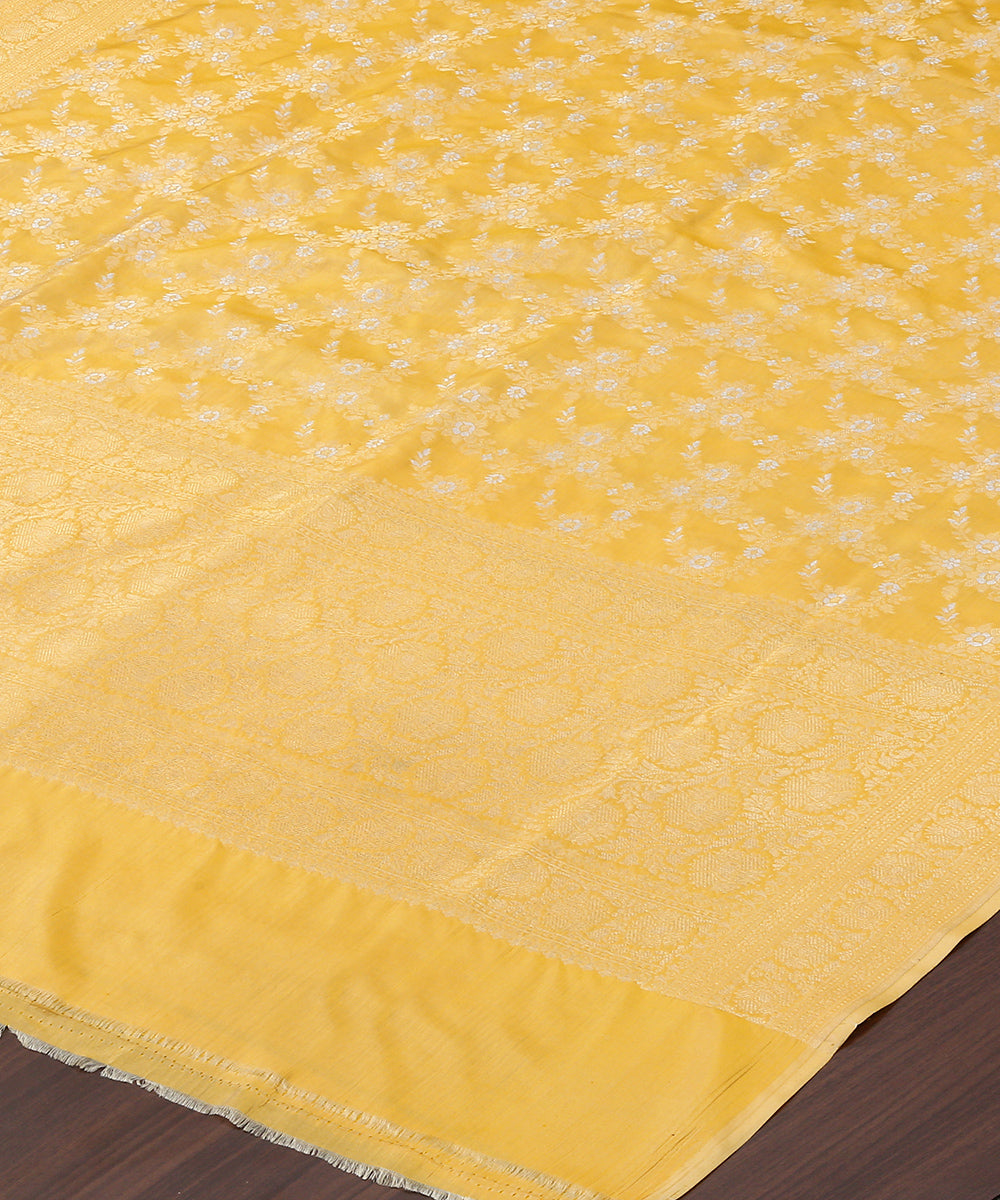Handloom_Yellow_Pure_Katan_Silk_Jangla_Banarasi_Dupatta_WeaverStory_03